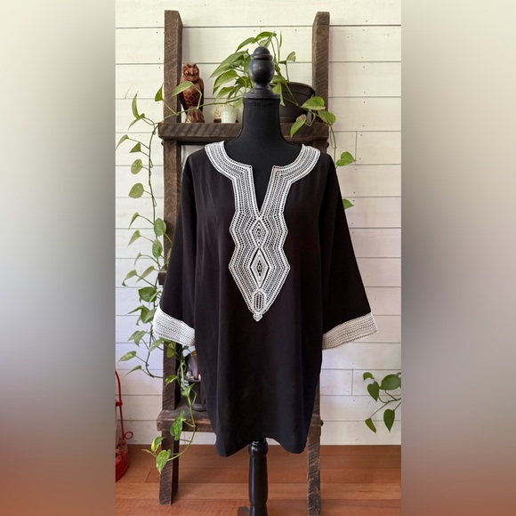Black Tunic Shirt with White Lace Trim Detail - Picture 3 of 17
